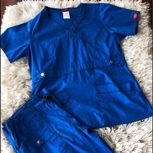 Dickies size small top & bottoms